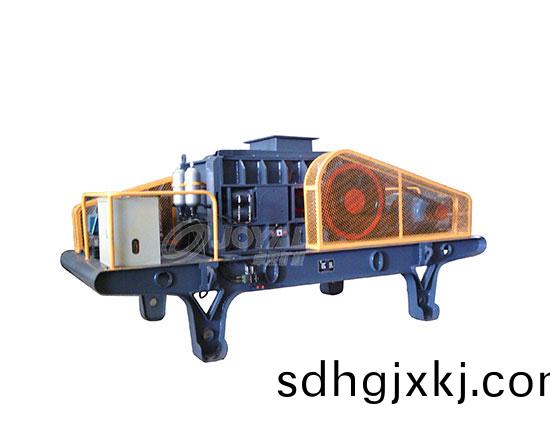 液(ye)壓輥(gun)式破碎(sui)機